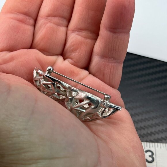 Vintage Silver Tone Crown TRIFARI Geometric Leaf Design Brooch Pin MCM - Picture 9 of 10